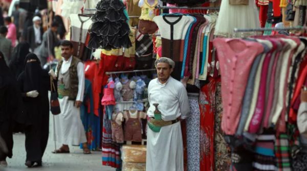 حرب الحوثي الاقتصادية تحجب فرحة العيد عن سكان صنعاء
