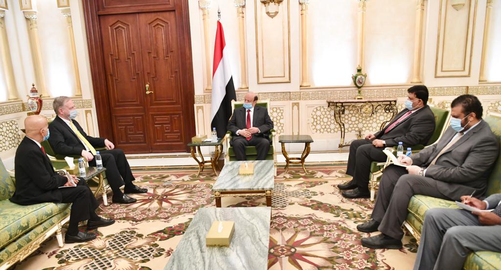 رئيس الجمهورية يشيد بدعم الولايات المتحدة الأمريكية لليمن