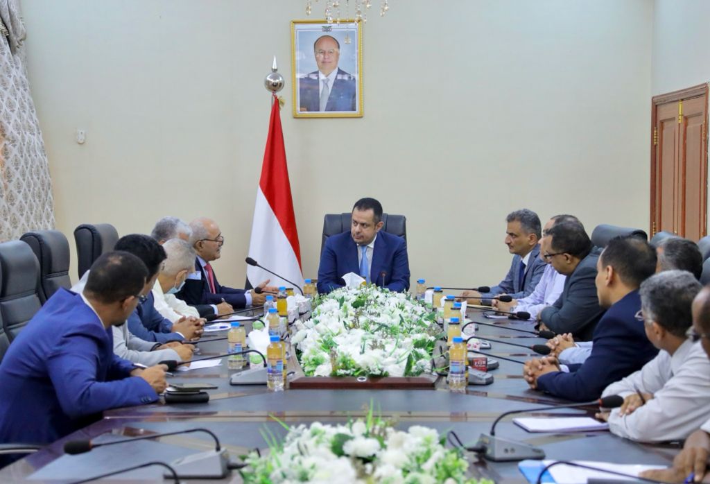 رئيس الوزراء يرأس اجتماعا مشتركا لقيادتي وزارة المالية والبنك المركزي