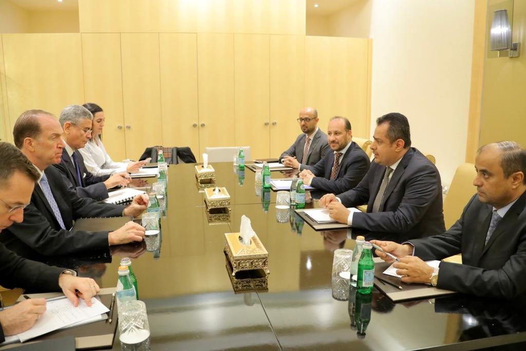 رئيس الوزراء: أولويات الحكومة تعزيز أداء مؤسسات الدولة وتحريك عجلة إعادة الإعمار والتنمية