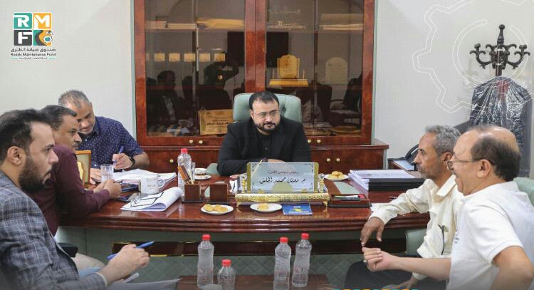 وزير الأشغال يجتمع بقيادة صندوق صيانة الطرق والجسور