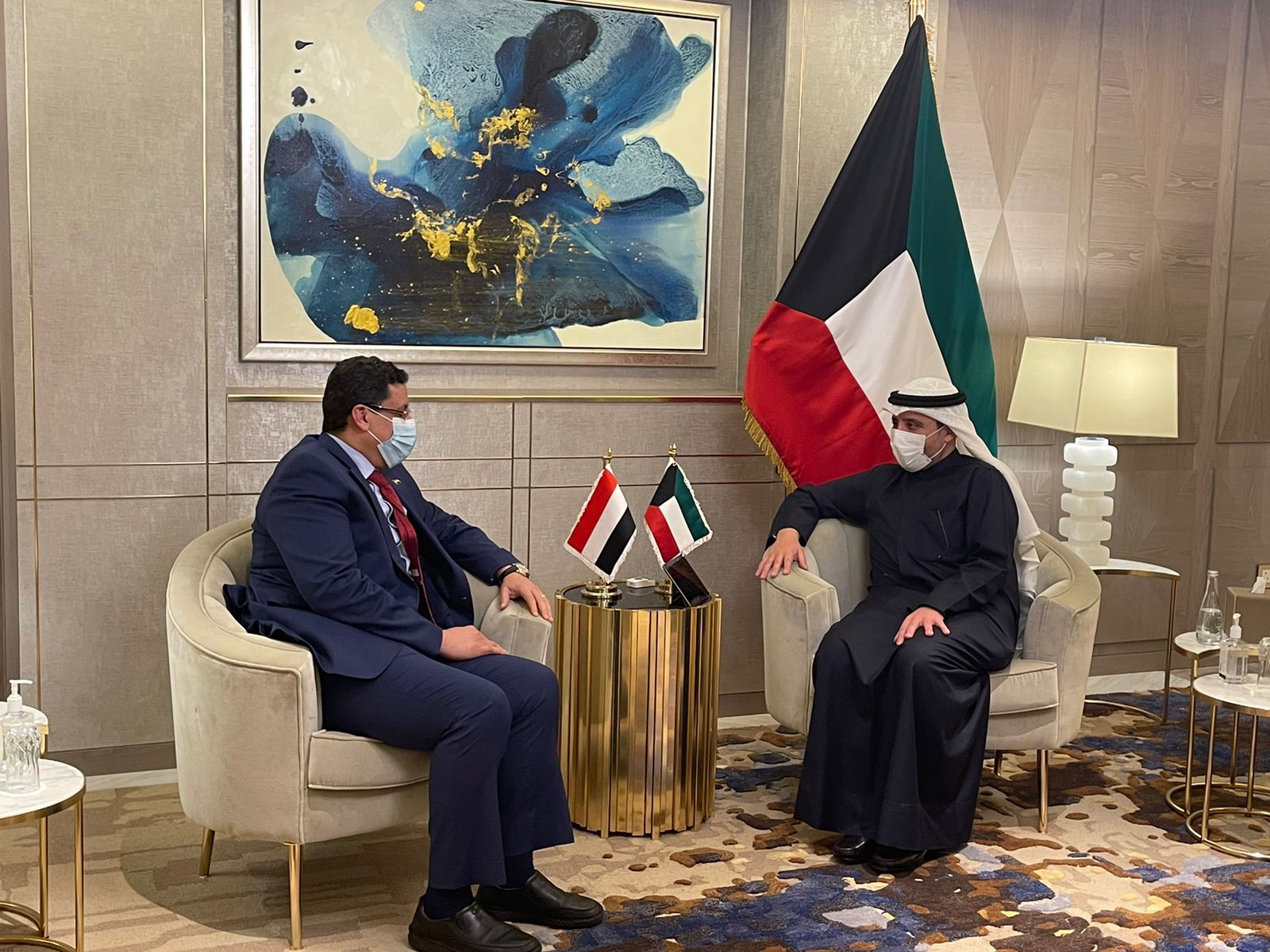 وزير الخارجية يبحث مع نظيره الكويتي تنسيق مواقف البلدين تجاه القضايا ذات الاهتمام المشترك