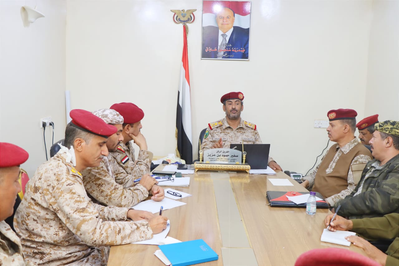 رئيس الأركان يترأس اجتماعاً لقيادتي ديوان وزارة الدفاع ودائرة القضاء العسكري