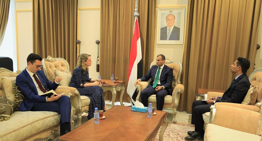 نائب وزارة الخارجية يلتقي القائم بأعمال السفير البريطاني لدى اليمن