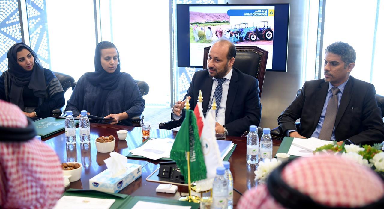 العوج يؤكد أهمية الشراكة بين اليمن والسعودية ويشيد بمشاريع برنامج إعادة إعمار
