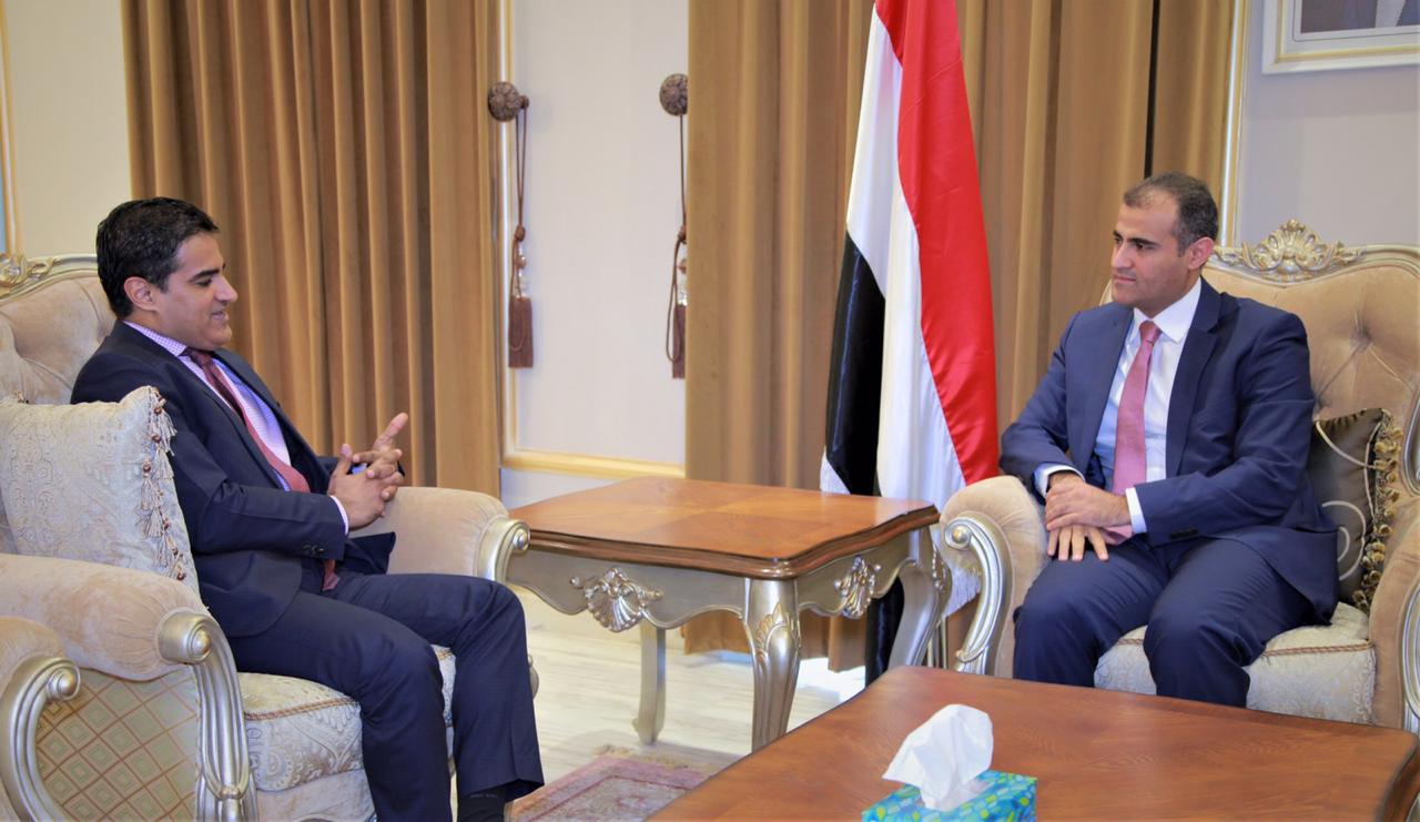 وزير الخارجية يلتقي القائم بأعمال السفارة الأمريكية لدي اليمن