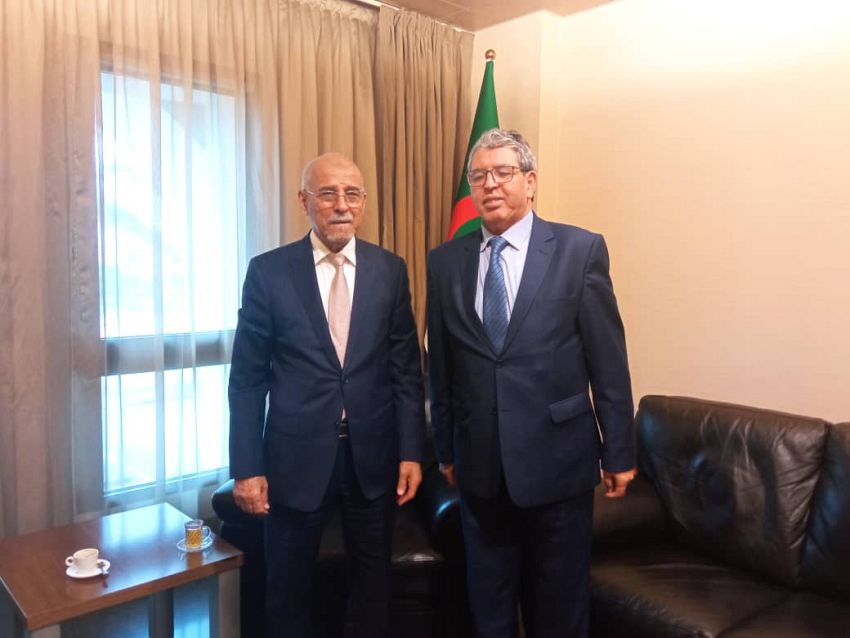 السفير اليزيدي يبحث مع مسؤول جزائري العلاقات الثنائية بين البلدين