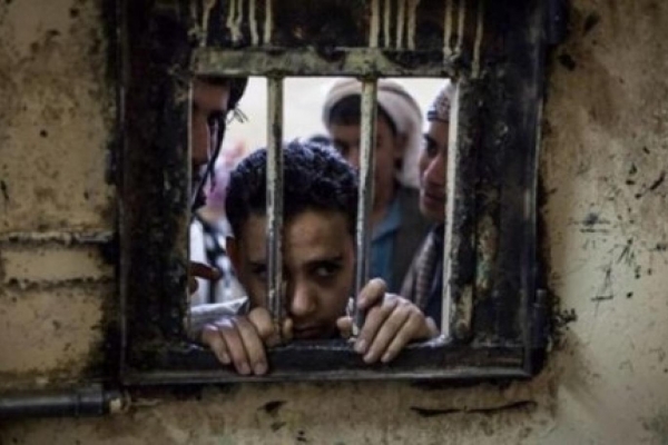 مليشيا الحوثي تُخضع ستة مختطفين للتعذيب المستمر منذ أشهر في أحد سجونها بصنعاء