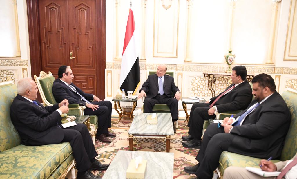 رئيس الجمهورية يشدد على تعزيز الموارد لتعافي الإقتصاد الوطني وتجاوز التحديات المترتبة على تمرد مليشيا الحوثي