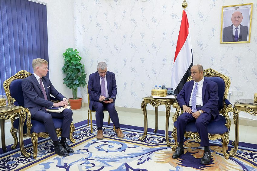 عدن.. رئيس الوزراء يستقبل المبعوث الأممي الى اليمن ويناقش معه جهود إحلال السلام