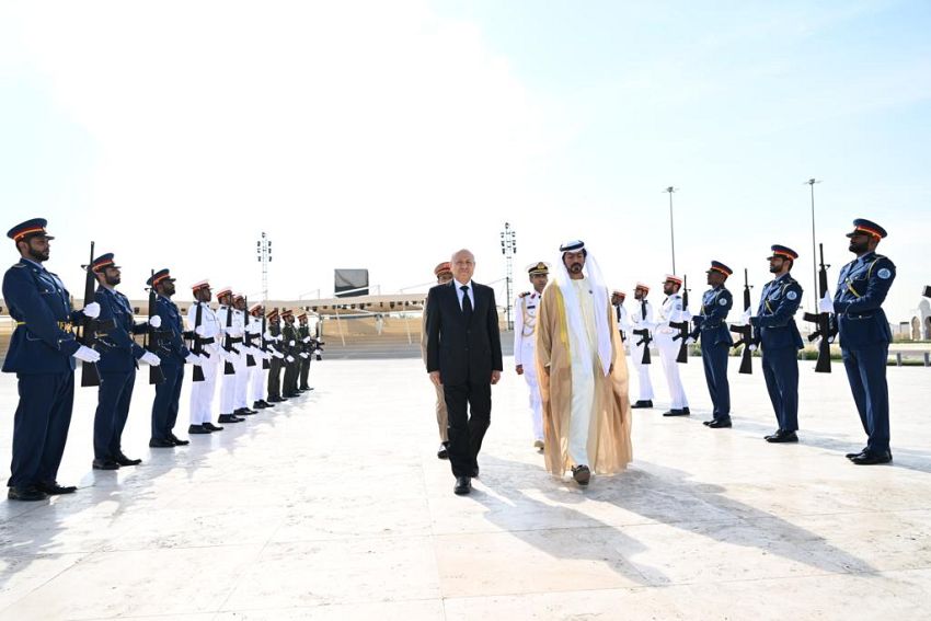 رئيس مجلس القيادة الرئاسي يزور واحة الشهداء الاماراتيين وجامع الشيخ زايد الكبير
