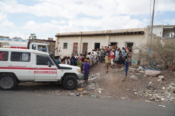 الصليب الأحمر : توزيع مساعدات نقدية على 2500 أسرة في لحج