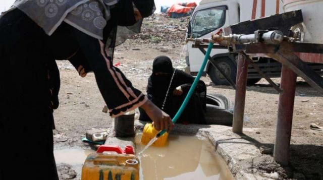 مليشيا الحوثي توقف مشروع مياه أهلي عن 50 قرية في إب