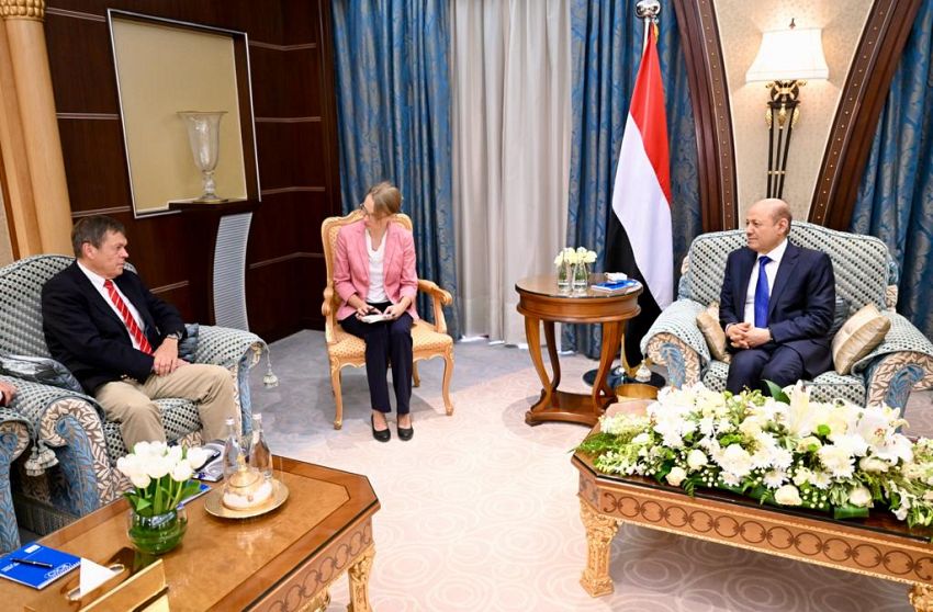 رئيس مجلس القيادة الرئاسي يستقبل السفير الألماني لبحث مستجدات الأوضاع اليمنية