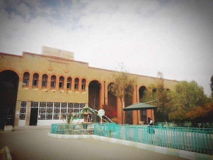 مليشيا الحوثي تحرم طلبة الشريعة والقانون بجامعة صنعاء من دخول الامتحانات بسبب الرسوم الدراسية