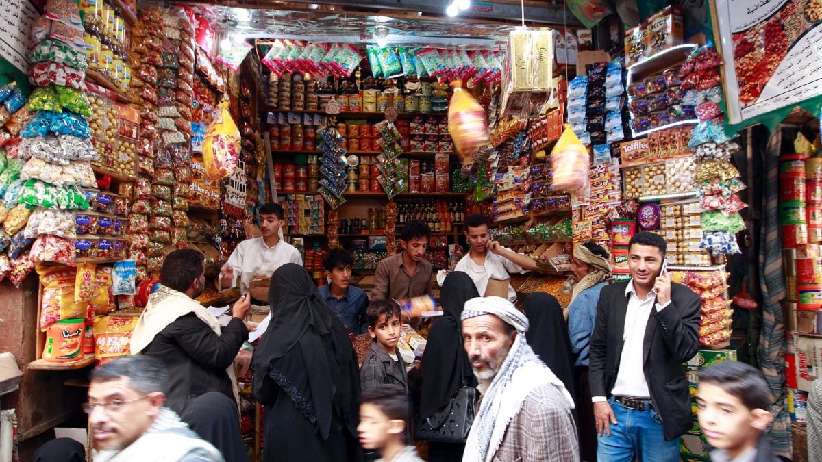 عشرات التجّار يغادرون صنعاء وينقلون نشاطهم التجاري بصورة نهائية الى مناطق الشرعية