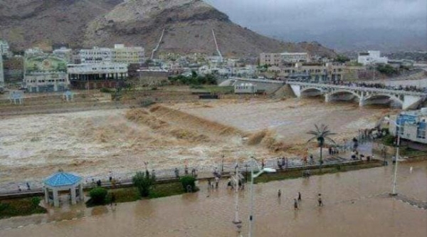 تحذير من الأرصاد .. محافظات يمنية على موعد مع أمطار رعدية وسيول جارفه