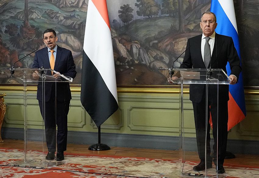 رئيس الوزراء يؤكد وجود كثير من المجالات لتعزيز العلاقات اليمنية الروسية وتحقيق إنجازات للبلدين