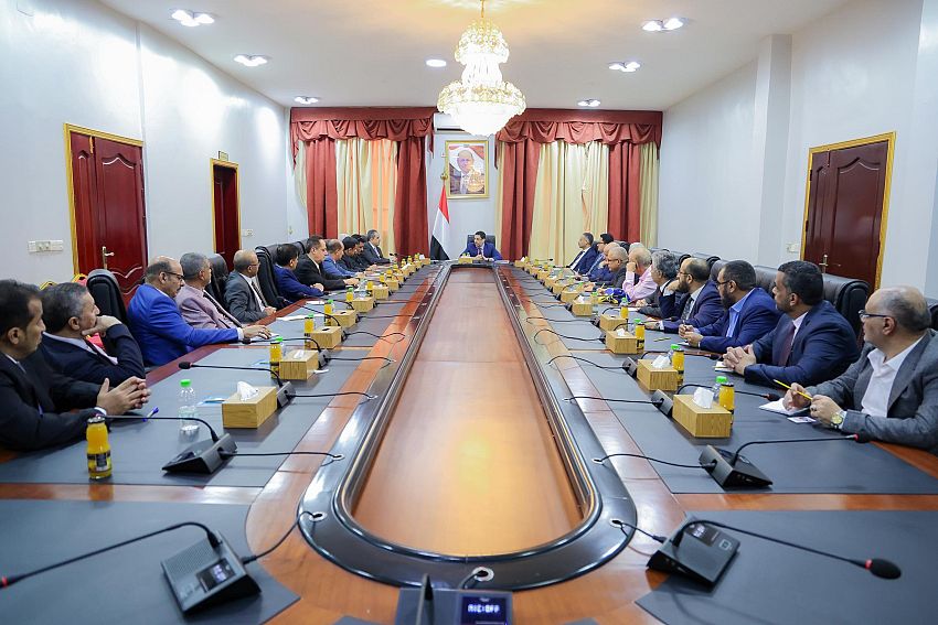 رئيس الوزراء يعقد اجتماعاً مع ممثلي الأحزاب والقوى السياسية لاستعراض المستجدات على مختلف الأصعدة