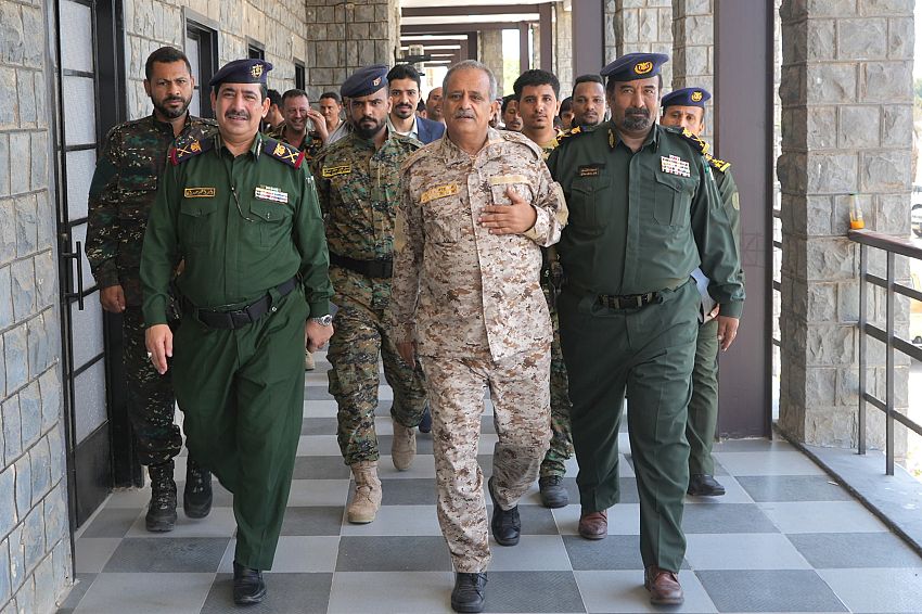 وزير الداخلية يطلع على سير العملية التعليمية في الأكاديمية العسكرية العُليا