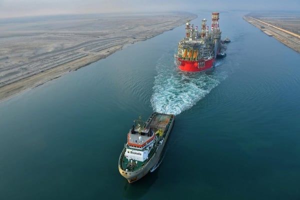 مصر تكشف عن تراجع إيرادات قناة السويس بنسبة 50 بالمئة بسبب توترات البحر الأحمر